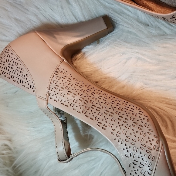 Giani Bernini Vienza2 Mary Jane Pumps - Picture 10 of 13